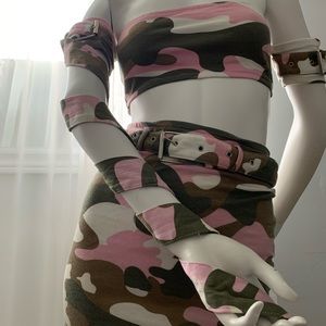 Two piece set. Extra matching belt